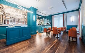Glimpse Hotel